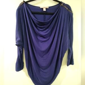 Forever 21 Navy Blue Top Ruched sides and zipper accents. Med.